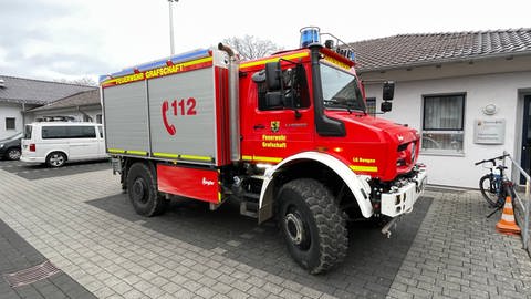 Neues geländegängiges Tanklöschfahrzeug für die Feuerwehr Grafschaft. Es kann 3.000 Liter Wasser mitführen.