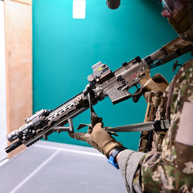 Das Bild zeigt ein Sturmgewehr G95 K von Heckler&Koch. An Schiess-Tests des Folgemodells G95A1 für die Bundeswehr gibt es Kritik.