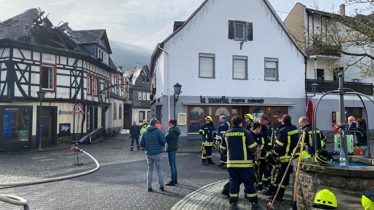 Feuer in Winningen - vier Wohnhäuser sind betroffen