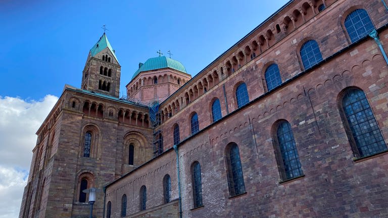 Sanierungsbedürftig: die Osttürme des Doms zu Speyer