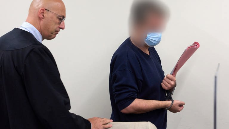 Das Urteil des Langerichts Bad Kreuznach ist gefallen: Lebenslange Haft für den Angeklagten Mario N. im Prozess um den Tankstellen-Mord in Idar-Oberstein
