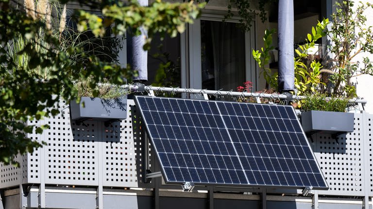 Die Mainzer Stiftung für Klimaschtz fördert Solaranlagen für Dächer und Balkone. 
