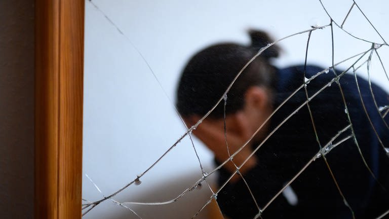 Frauen werden geschlagen - im Fall einer Irakerin in Mainz endete das tödlich. (Foto: picture-alliance / Reportdienste, Picture Alliance)
