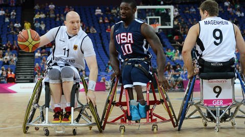 Dirk Passiwan hat als aktiver Rollstuhlbasketball-Nationalspieler an drei Paralympics teilgenommen. Die besten Erinnerungen hat er an die Spiele in London 2012. Heute ist der Nationaltrainer der deutschen Rollstulhbasketballerinnen. Mit ihnen will er sich für Paris 2024 qualifizieren.