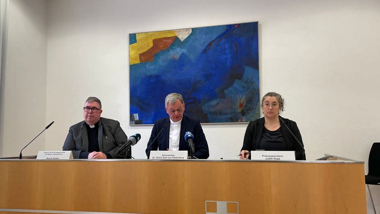 Ein Landtagsabgeordneter der AfD darf nicht mehr im Verwaltungsrat einer katholischen Kirchengemeinde im Saarland sitzen. Das Bistum Trier sagte, er schade der Glaubwürdigkeit der Kirche.