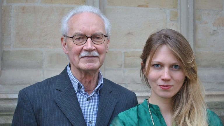 Hermann und Kira Vinke - Vater und Tochter arbeiten an einem Klimakalender