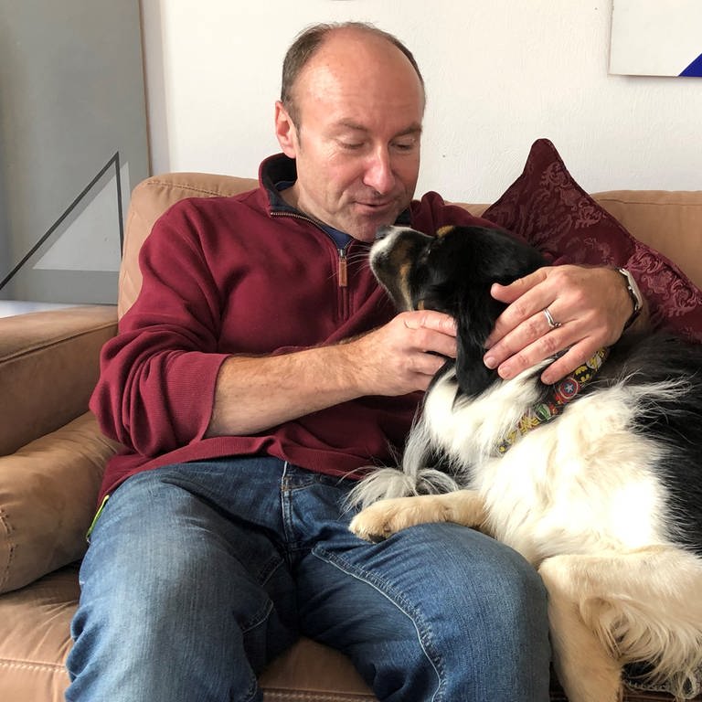 Marc Hirschfell mit Hund Knuddel
