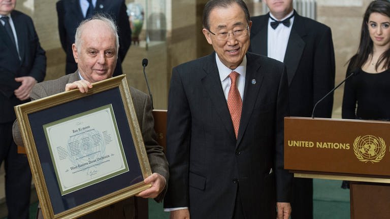 Daniel Barenboim und der UN-Generalsekretär Ban Ki-Moon 2016 (Foto: picture-alliance / Reportdienste, Sandro Campardo)
