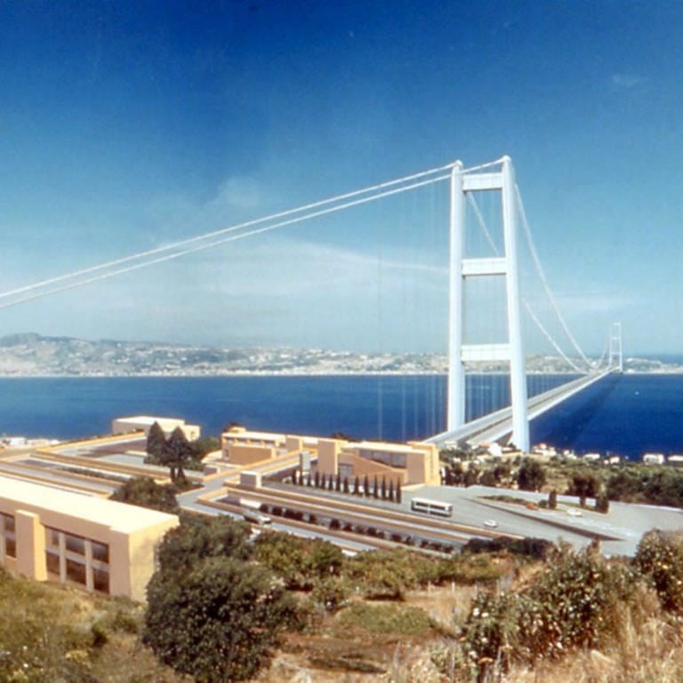 Die Computersimulation zeigt die Messina-Brücke vom italienischen Festland nach Sizilien (Handout von 2005).  (Foto: picture-alliance / Reportdienste, picture-alliance/ dpa | epa ansa Handout)