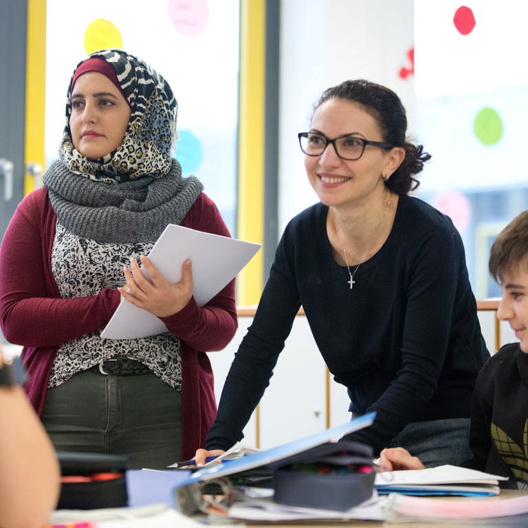 Uni Bielefeld bildet Flüchtlinge zu Lehrern aus (Foto: picture-alliance / Reportdienste, (c) dpa)