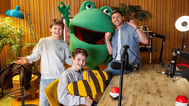 Host Johannes Zenglein und zwei Jungs bei der „Tigerenten Club – Die Hör-Spiel-Show“