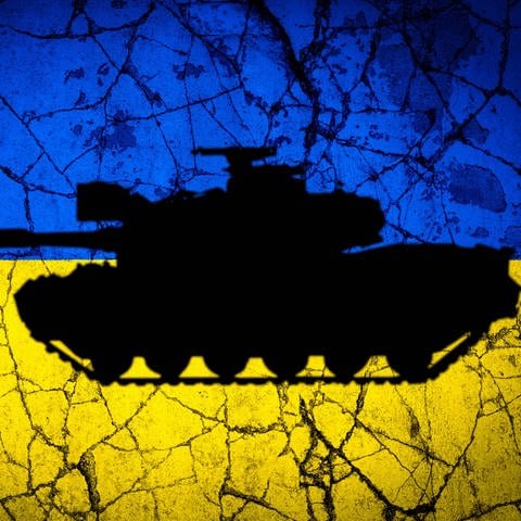 Zerstörte ukrainische Flagge mit der schwarzen Silhouette eines Panzers: Die Kriege der Gegenwart werden noch immer geführt um Macht und militärische Kontrolle