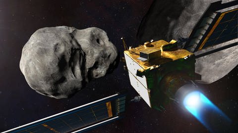 Die Double Asteroid Redirection Test (DART)-Raumsonde der NASA vor dem Aufprall auf das binäre Asteroidensystem Didymos. Asteroiden sind, im Gegensatz zu den großen Planeten, oft unregelmäßig geformt und ähneln eher Kartoffeln.