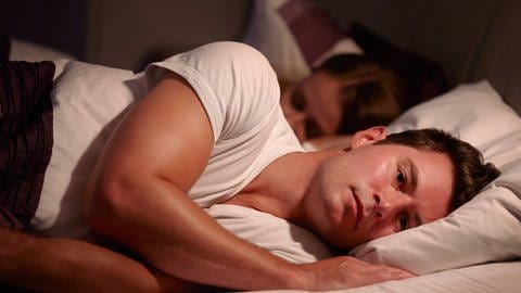 Schlafstörungen können vielfältige Ursachen haben. Melatonin ist jedenfalls auch kein Schlaf-Wundermittel.