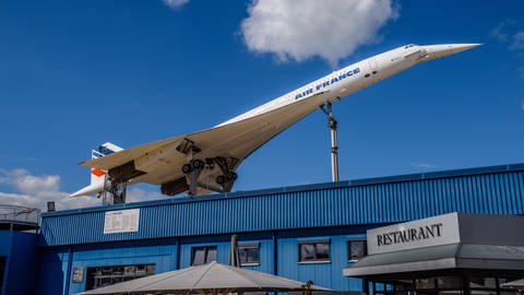 Das Überschallflugzeug Concorde mit der Aufschrift "Air France" ausgestellt im Technik Museum Sinsheim.