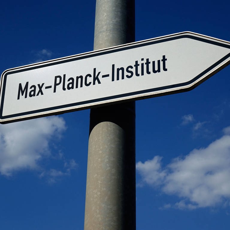 Schild des Max-Planck Instituts in Magdeburg (Foto: IMAGO, IMAGO / Steinach)