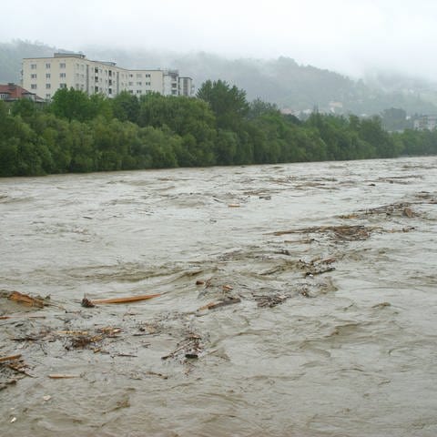 Fluss während Hochwasser, tags: KI-Modell, künstliche Intelligenz, Vorhersage (Foto: IMAGO, Panthermedia)