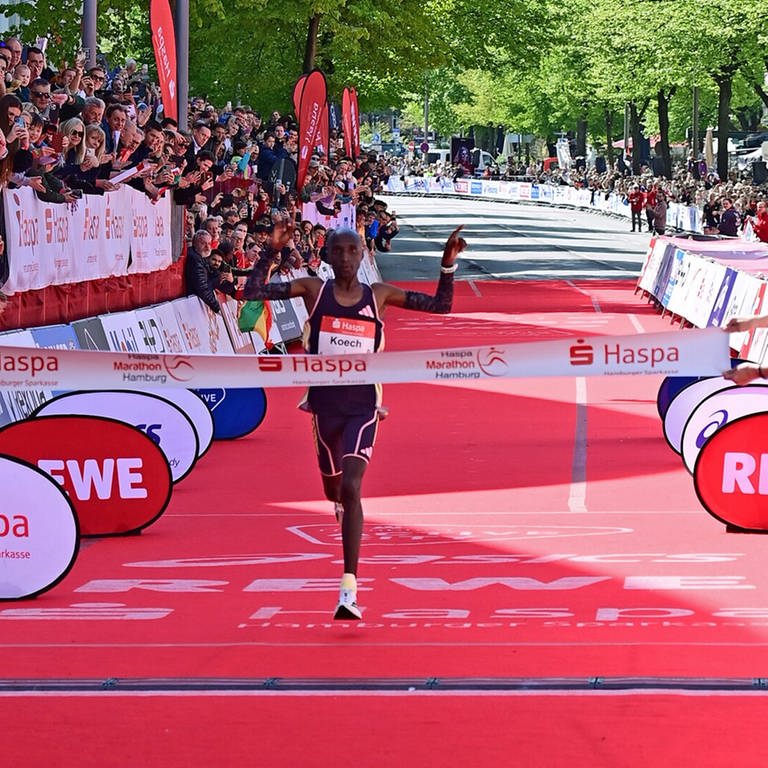 Bernard Koech, Sieg des Hamburg-Marathon 2024 (Foto: Witters)