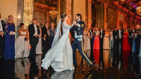 Schwedens Royals: Prinz Carl Philip und Prinzessin Sofia tanzen bei ihrer Hochzeit
