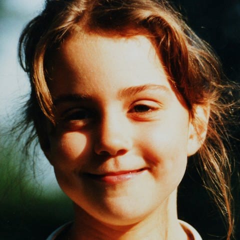 Montage aus Kindheitsfotos von Kate Middleton