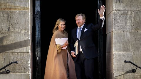 Königin Máxima und König Willem-Alexander treffen zum traditionellen Neujahrsempfang im Königspalast ein