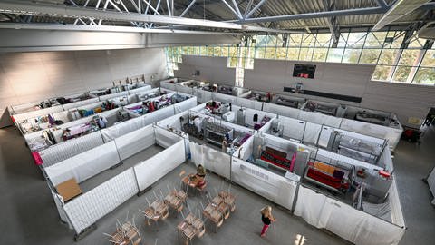 Notunterkunft für Flüchtlinge in der Kreissporthalle in Radolfzell am Bodensee