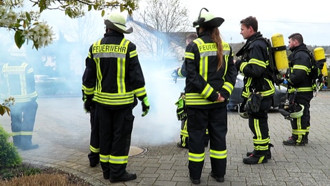 Feuerwehr in Damscheid übt Löschen eines brennenden E-Autos