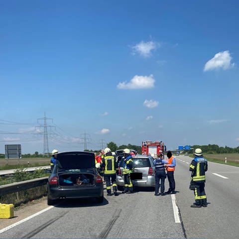 Polizei an der Unfallstelle auf der A61 bei Ludwigshafen am 20.5.2024 (Bildquelle: Polizei)