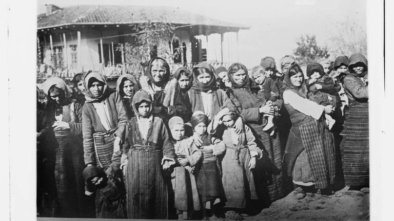 Armenische Witwen mit Kindern, Türkei  Foto 1915