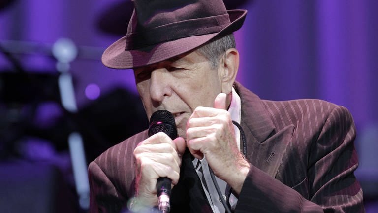 Leonard Cohen 2012 bei einem Konzert auf der Berliner Waldbühne