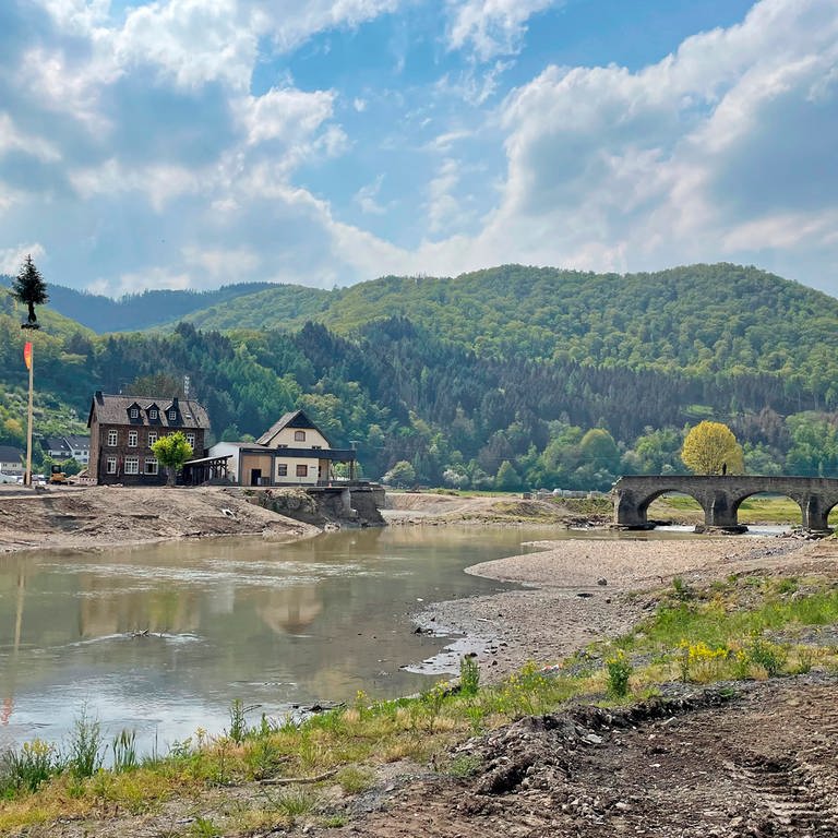 Der Ort Rech mit der zerstörten historischen Nepomuk-Brücke ist ein Sinnbild der Katastrophe