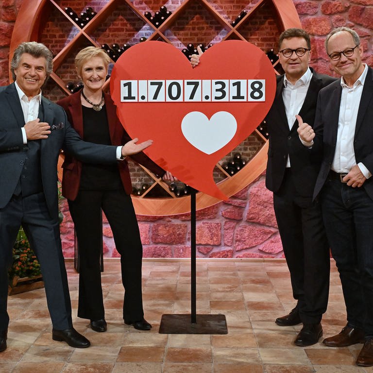 Moderator Andy Borg, SWR Landessenderdirektorin Stefanie Schneider, Martin Hettich (Sparda-Bank), SWR Intendant und ARD Vorsitzender Kai Gniffke.