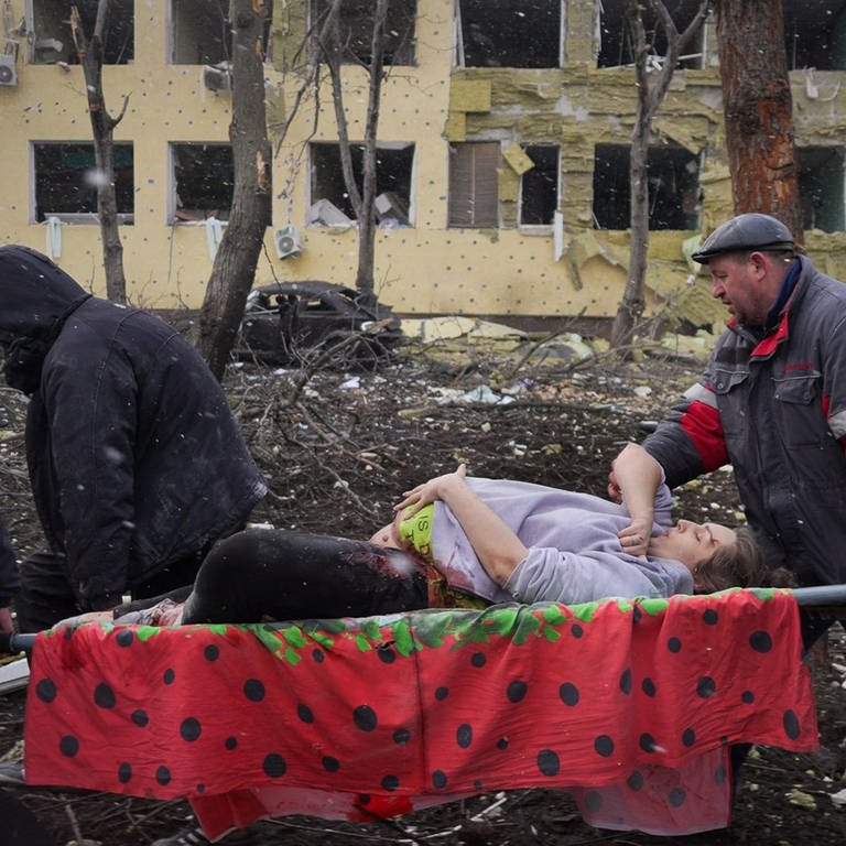 Chernovs Fotos der russischen Gräueltaten, u.a. der Bombardierung einer Entbindungsklinik, gingen um die Welt.