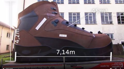 Größter Schuh der Welt in Hauenstein. (Foto: SWR)