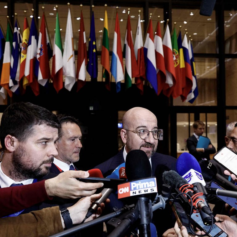 Charles Michel spricht nach dem EU-Gipfel mit Journalisten. (Foto: AFP)