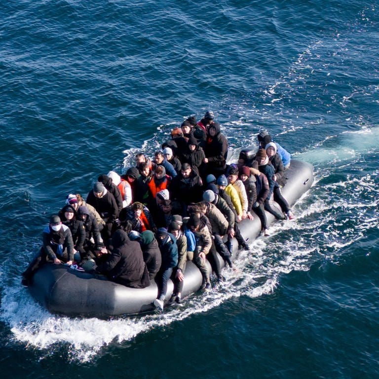 Ein Boot mit Migranten auf dem Ärmelkanal (Foto: EPA)