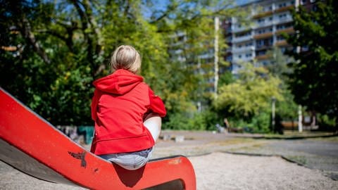 Kinderarmut in Deutschland - ARD Themenwoche "WIR GESUCHT - Was hält uns zusammen?" (Foto: IMAGO, 0102806590h)