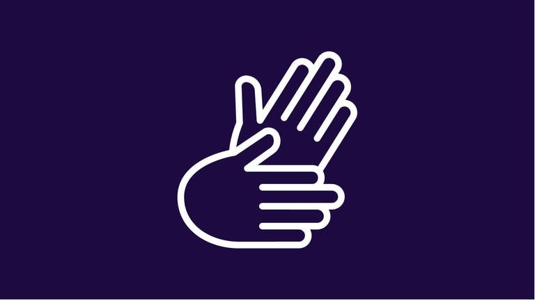Icon für Gebärdensprache im SWR in weiß auf blauem Hintergrund: Zwei Hände, bei denen der Daumen der einen in der Handfläche der anderen liegt 