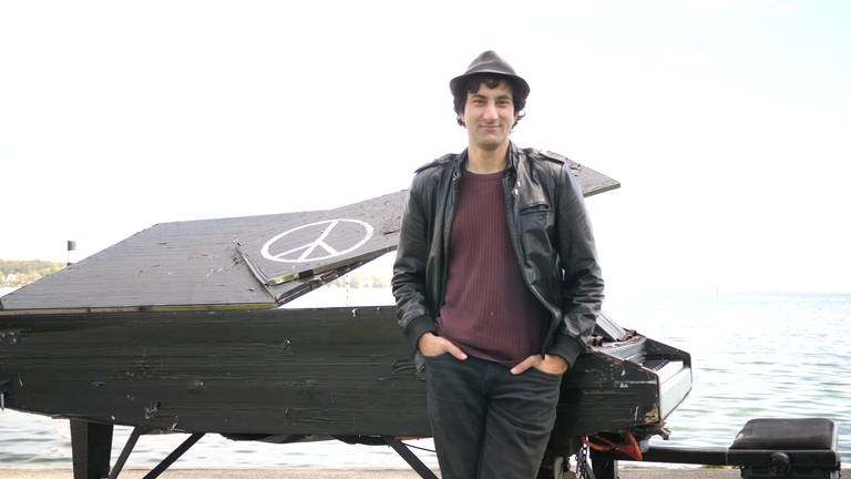 Davide Martello aus Konstanz kündigte seinen Job, um Straßenpianist zu werden