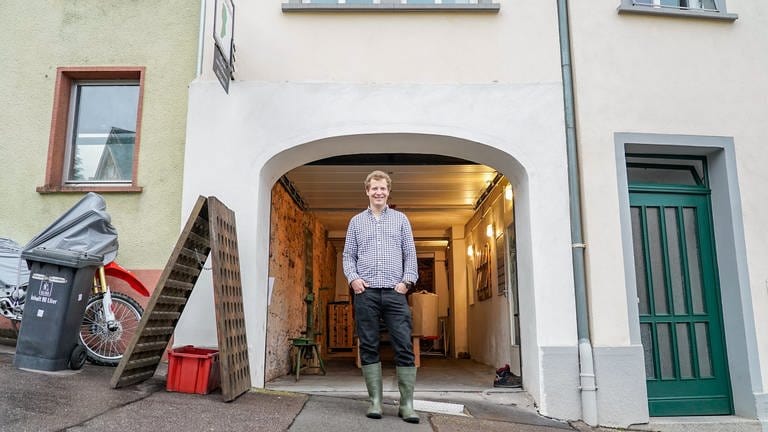 Peter macht auf 60 m² ausgezeichnete Garagen-Weine (Foto: SWR)