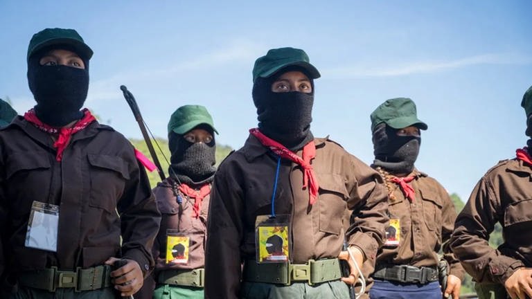 Männer mit Masken in Mexiko. (Foto: SWR)
