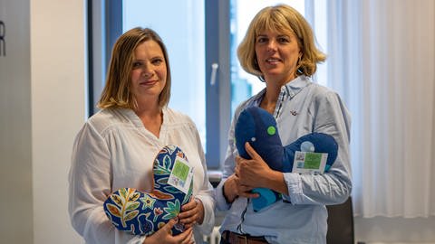 Ehrenamtliche nähen Herzkissen für an Brustkrebs erkrankte Frauen am Klinikum Ludwigshafen (Foto: SWR)