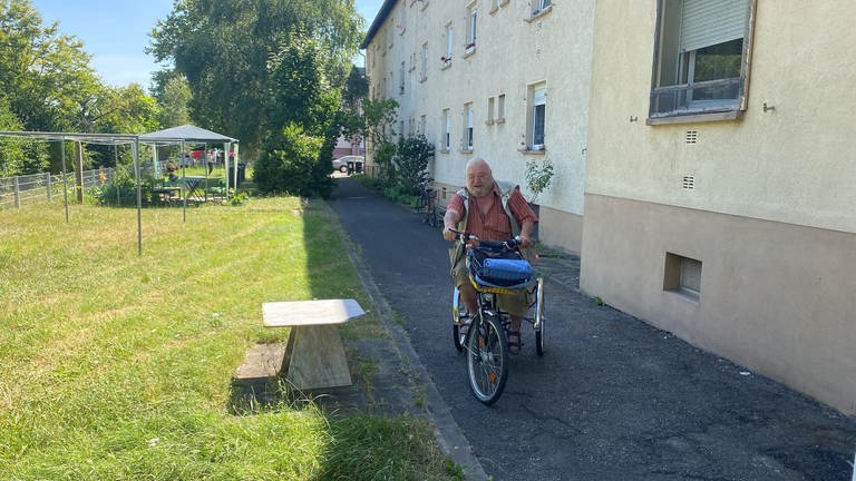 Dreirad für Otto Poh – Verein gegen Altersarmut hilft (Foto: SWR)