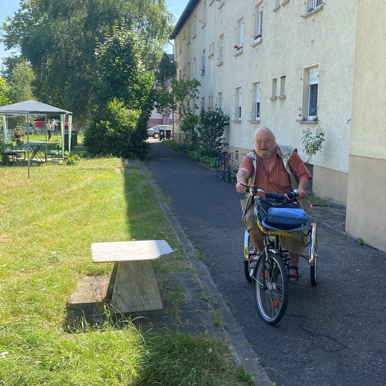 Dreirad für Otto Poh – Verein gegen Altersarmut hilft (Foto: SWR)