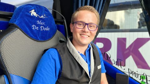 Max aus der Pfalz ist einer der jüngsten Reisebusfahrer Deutschlands (Foto: SWR)