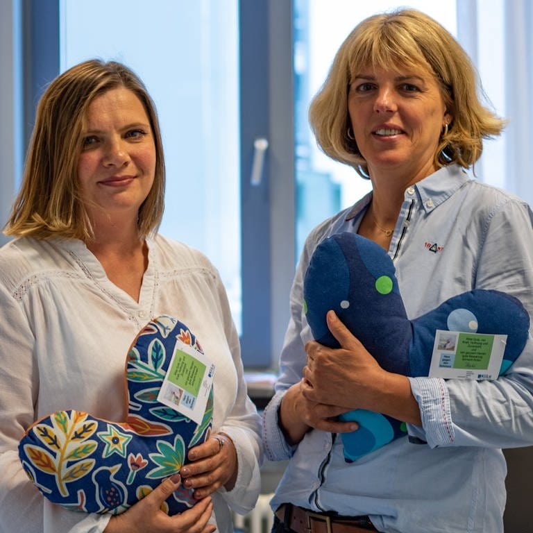 Ehrenamtliche nähen Herzkissen für an Brustkrebs erkrankte Frauen am Klinikum Ludwigshafen (Foto: SWR)