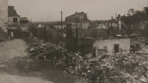 Zerstörte Häuser in Mainz 1945 nach Luftangriff (Foto: SWR)