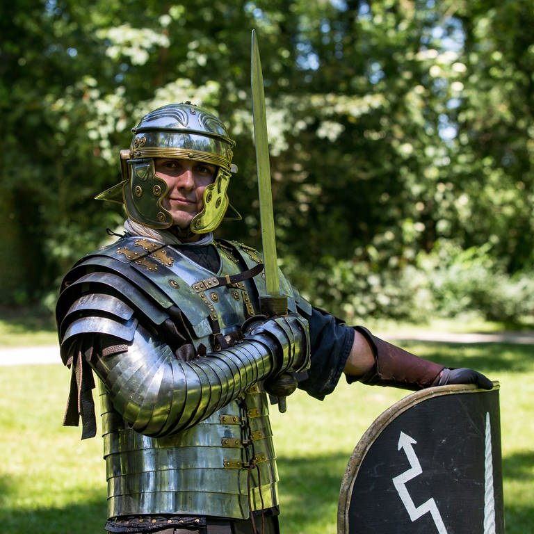 Als einziger Römer zwischen Rittern und Wikingern (Foto: SWR)