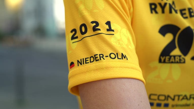 Ärmel des Trikots auf dem 2021, die deutsche Flagge und Nieder-Olm steht. 