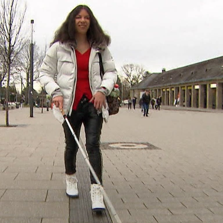 Nina ist blind, studiert aber trotzdem Erziehungswissenschaft an der Uni Mainz (Foto: SWR)